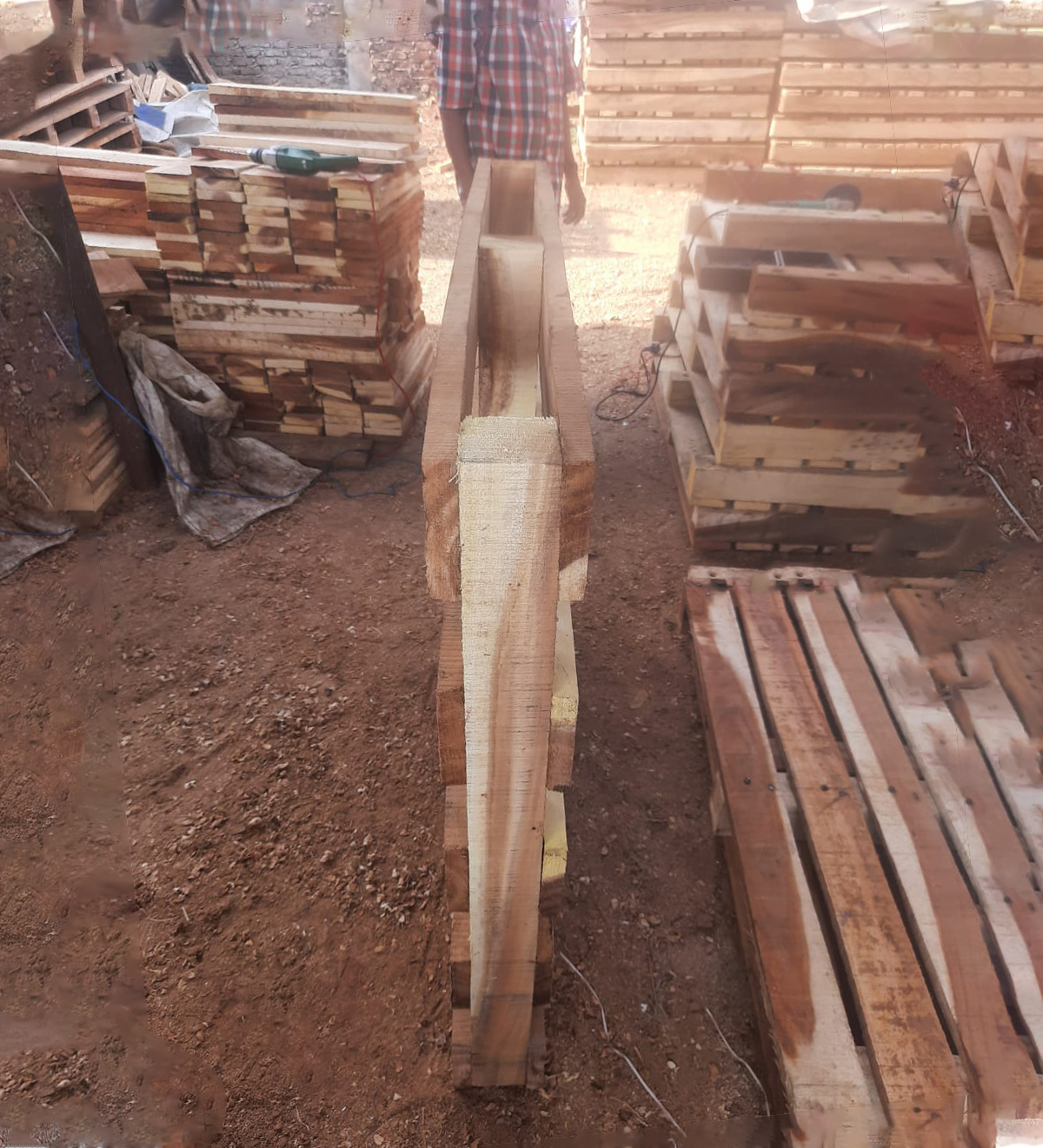 Two-way wooden pallet - In use