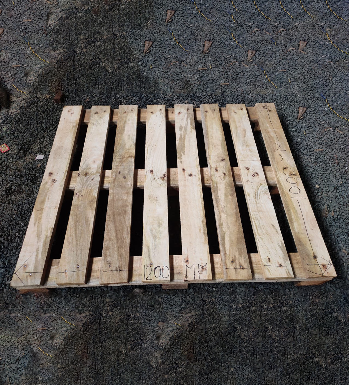 Four-way wooden pallet