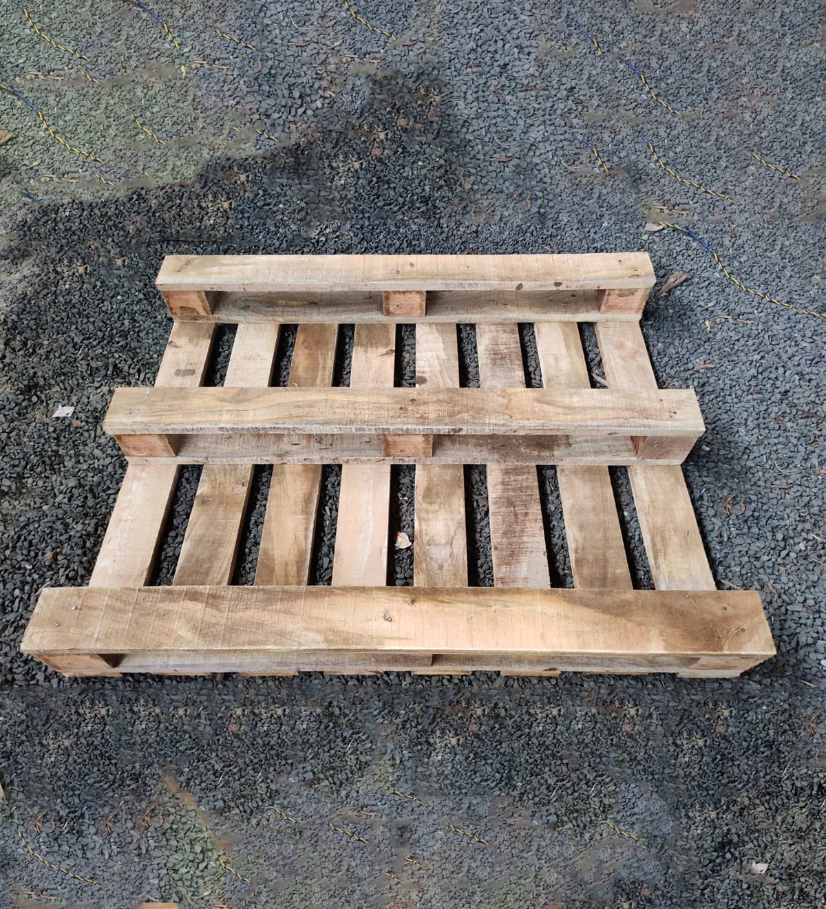 Four-way wooden pallet - angle